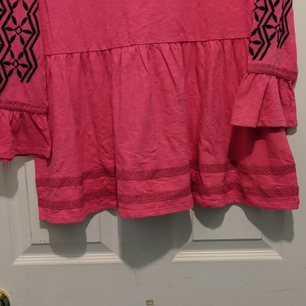 Crown & Ivy hot pink and black top Sz M NWOT - Picture 2 of 5